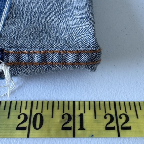 Vigoss NWT Marley Mid Rise Distressed Capris Cuffs Size 16W School Teacher Denim - Picture 13 of 16